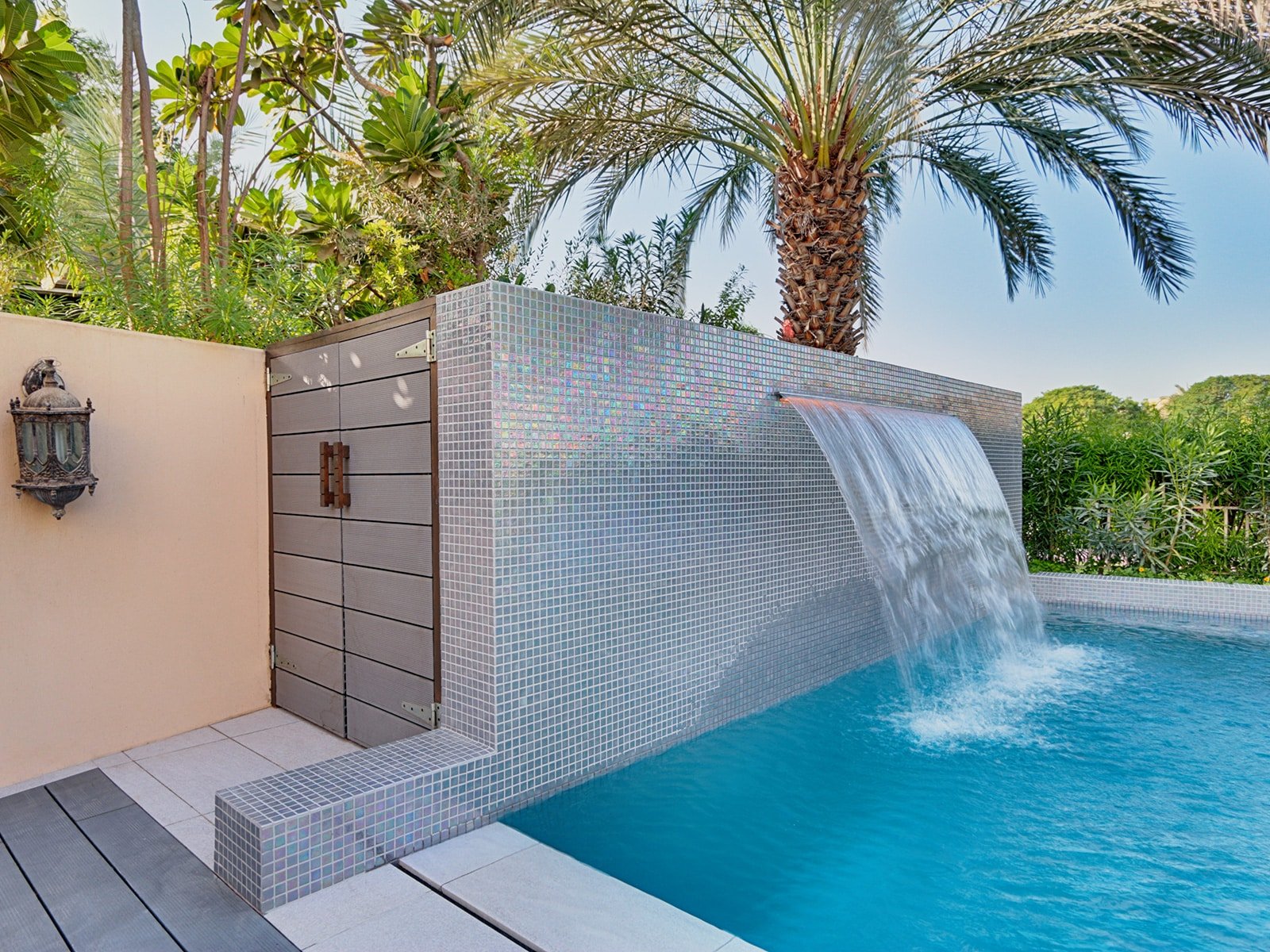 Cuarzo-IRIS-Mosaic-POOL-Ezarri-PoolTile.ca21.jpeg