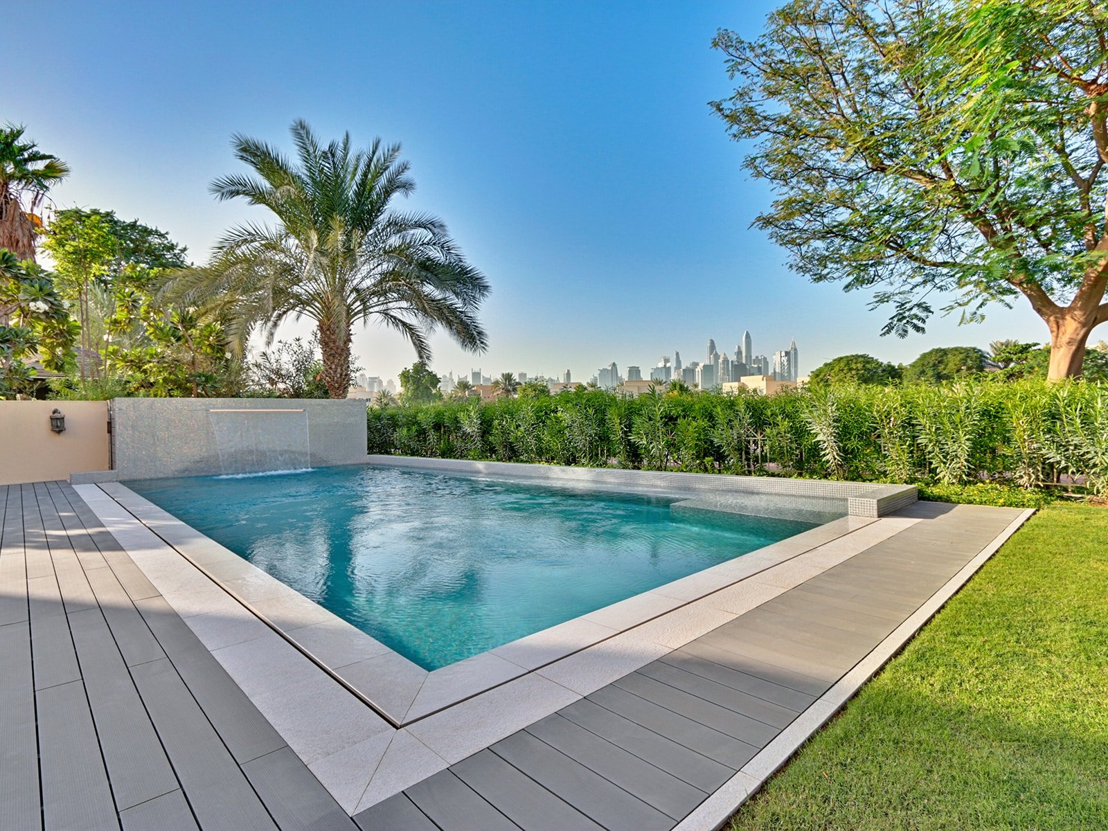Cuarzo-IRIS-Mosaic-POOL-Ezarri-PoolTile.ca31.jpeg