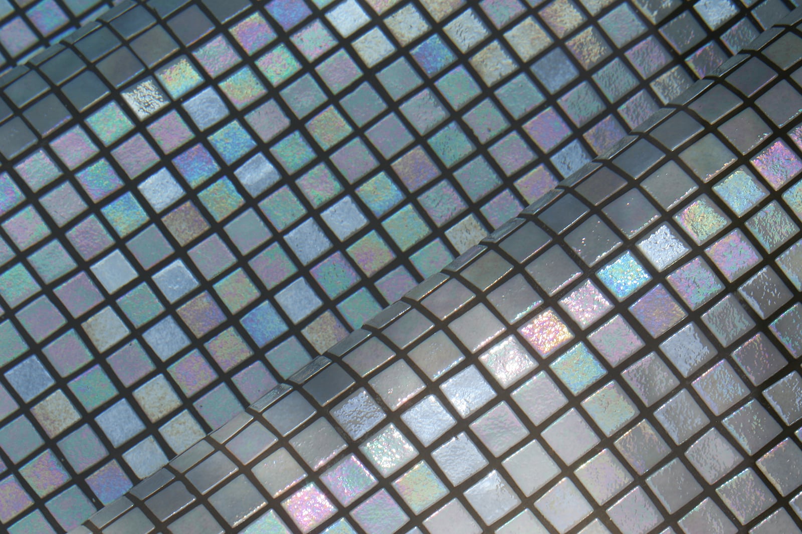 Cuarzo-IRIS-Mosaic-POOL-Ezarri-PoolTile.ca4_.jpeg