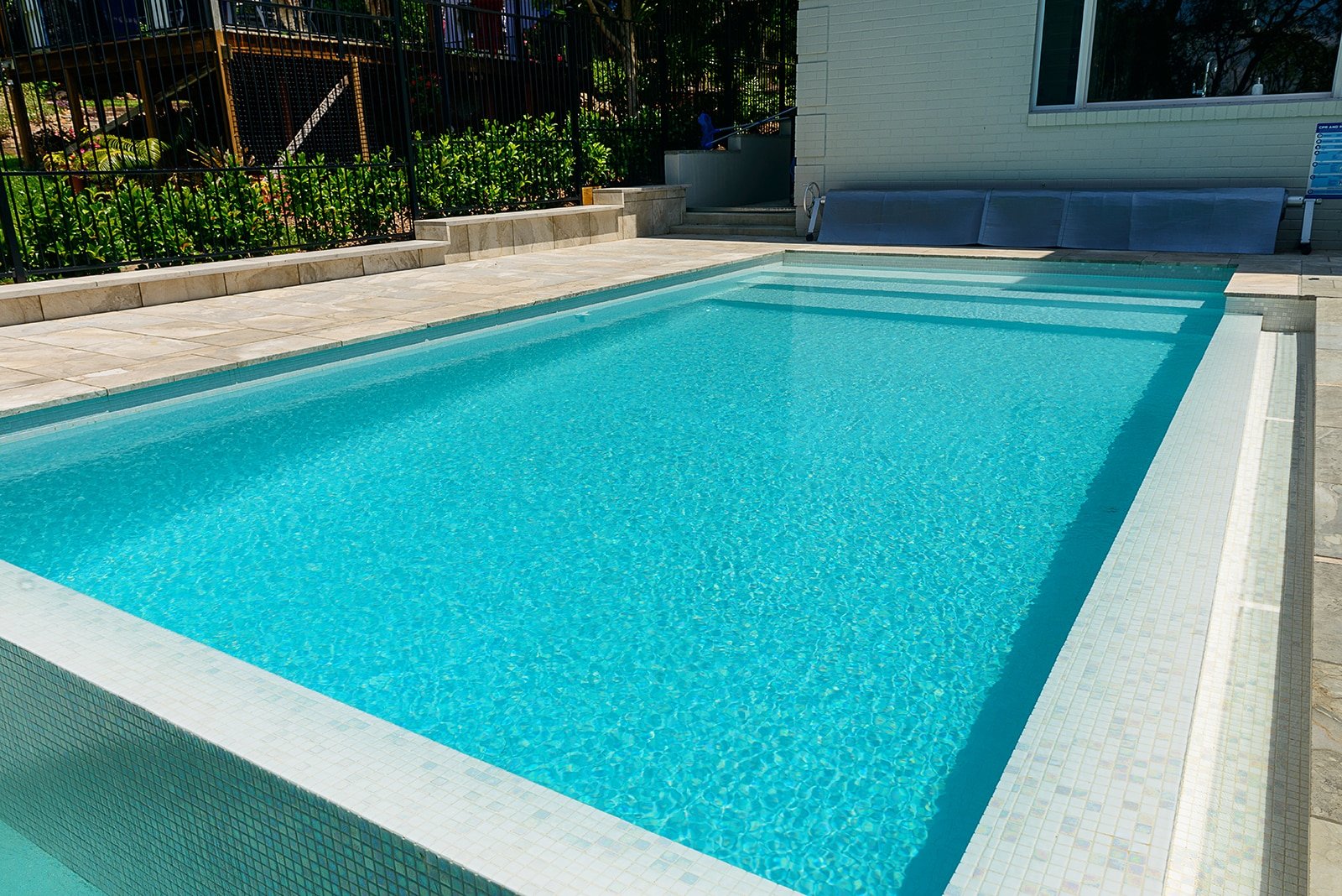 Diamond-IRIS-Mosaic-POOL-Ezarri-3.jpg