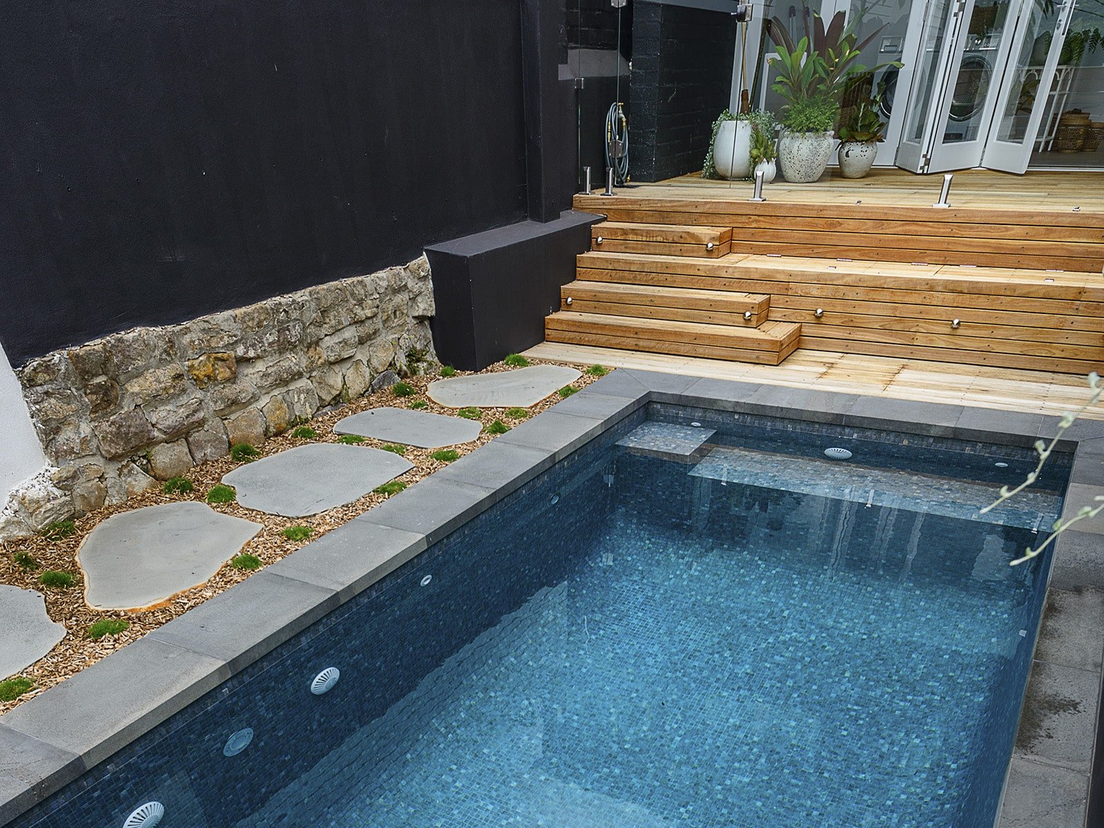 Dolerite-Zen-Mosaic-POOL-Ezarri-1.jpg