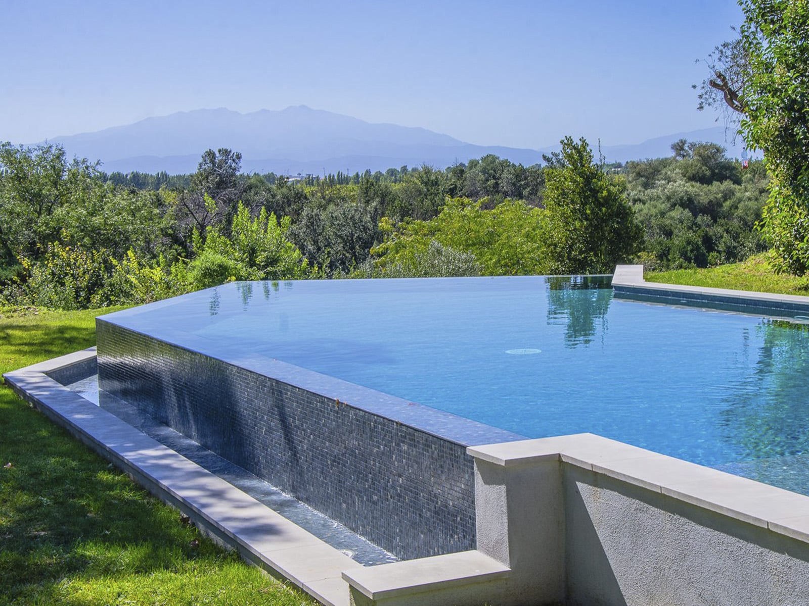 Dolerite-Zen-Mosaic-POOL-Ezarri-91.jpg