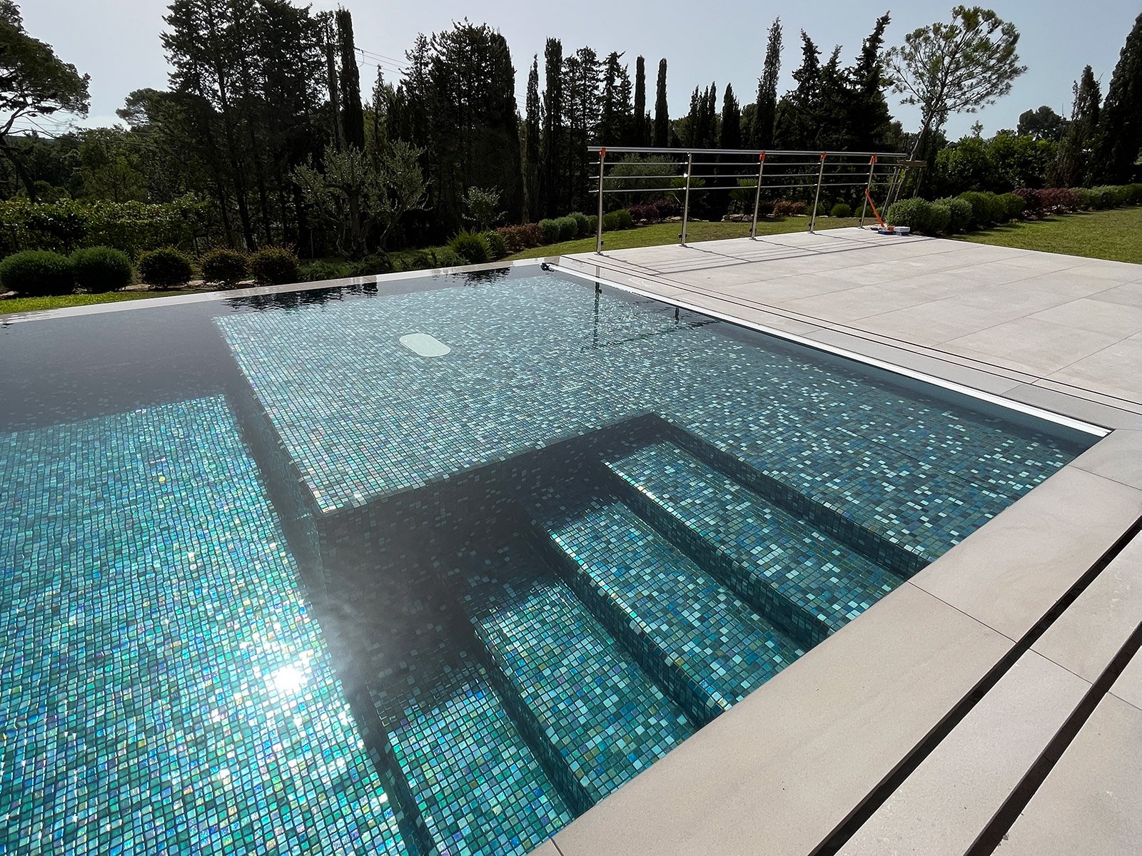 glass mosaic tiles for pools